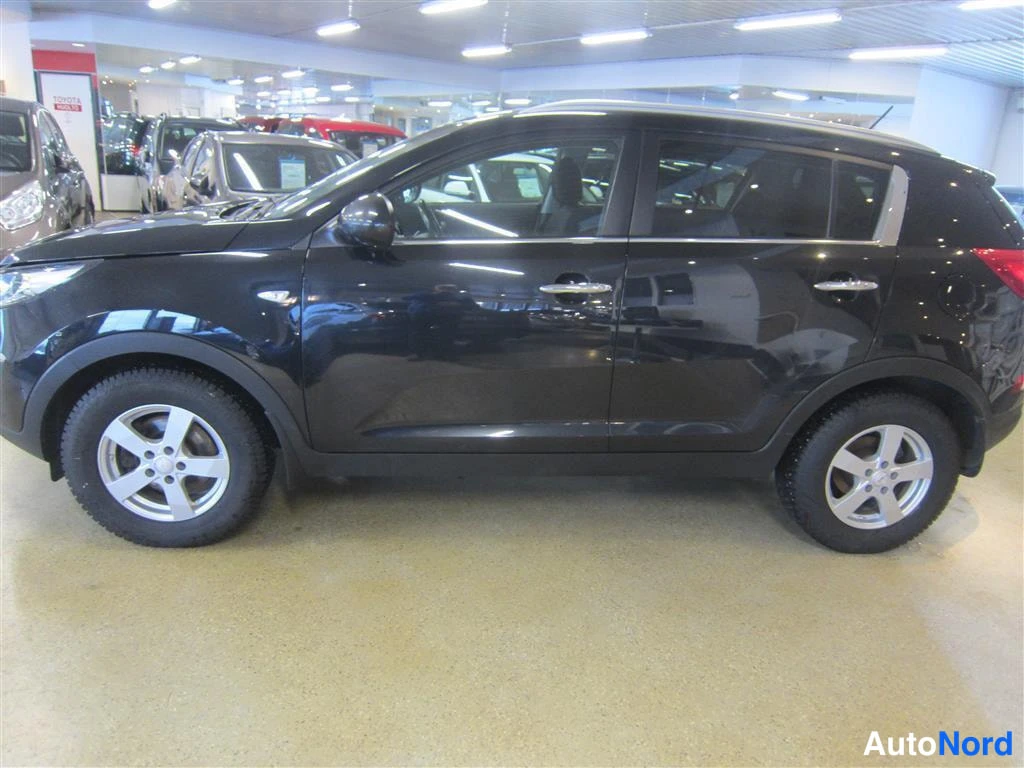 Musta Kia Sportage 2016, sivulta, kuva 4