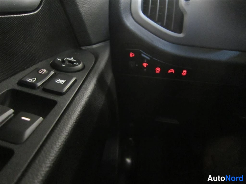 Musta Kia Sportage 2016, yksityiskohta, kuva 17