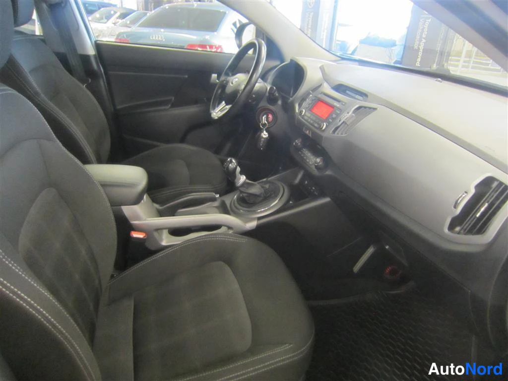 Musta Kia Sportage 2016, ohjaamo, kuva 11