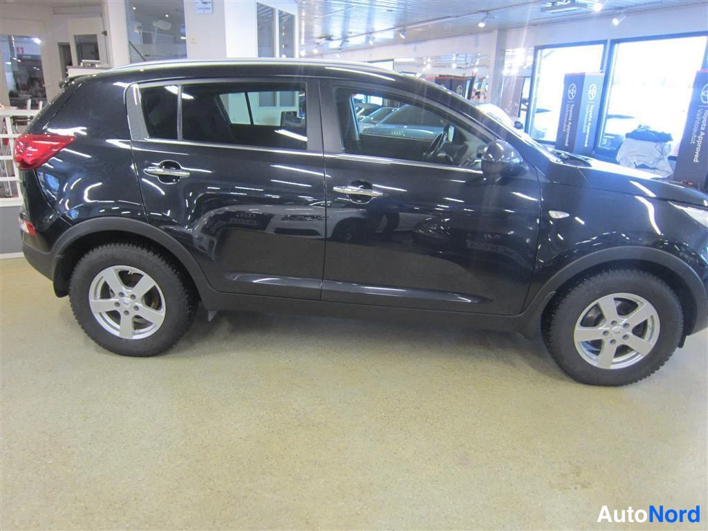 Musta Kia Sportage 2016, sivulta, kuva 5