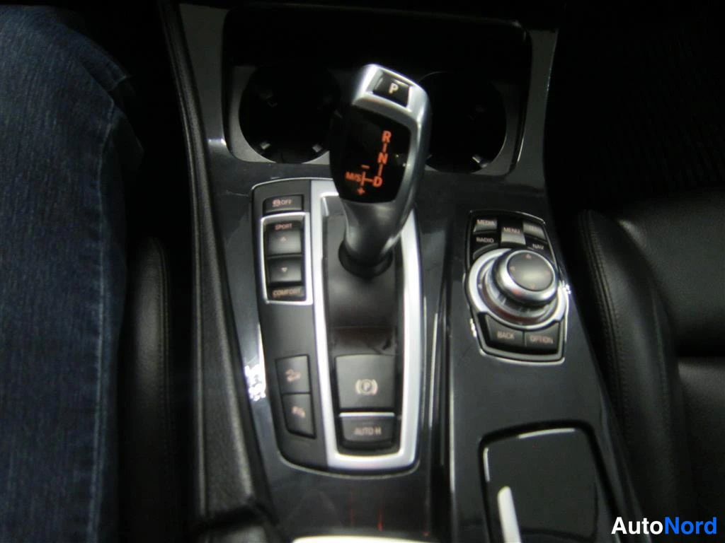Valkoinen BMW 520d xDrive 2014, yksityiskohta, kuva 21