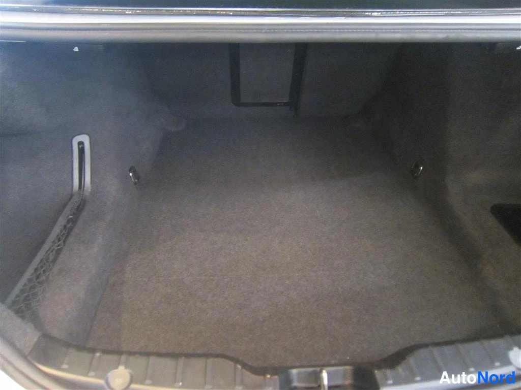 Valkoinen BMW 520d xDrive 2014, tavaratila, kuva 15