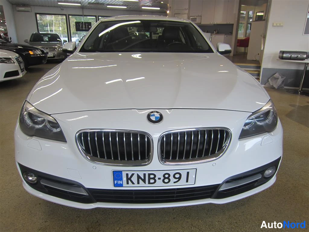 Valkoinen BMW 520d xDrive 2014, edestä, kuva 3