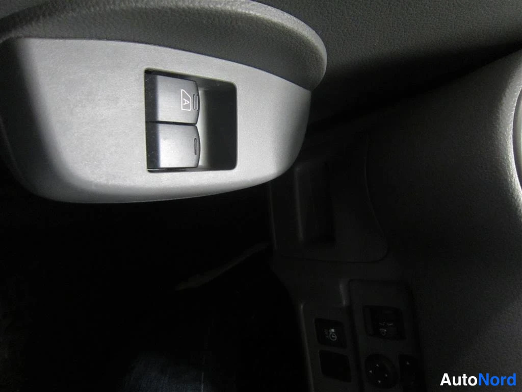 Valkoinen Nissan e-NV200 2021, yksityiskohta, kuva 23