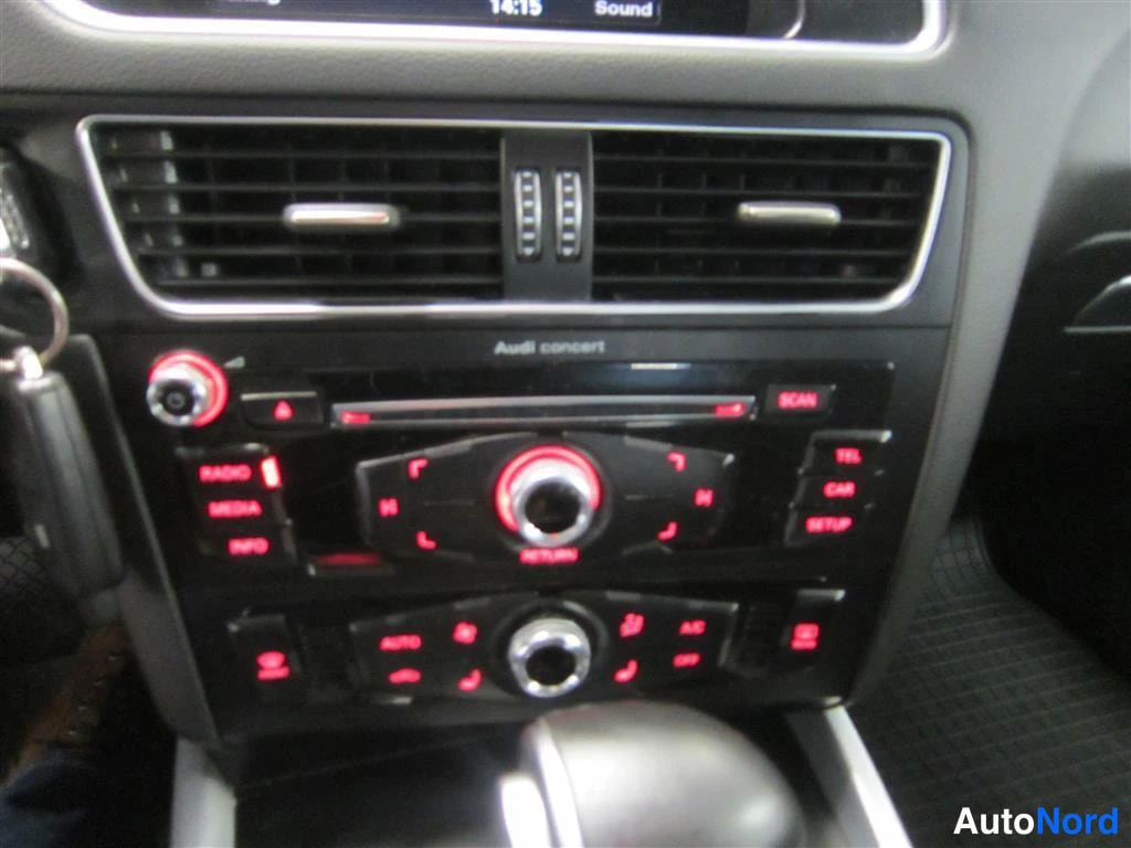 White Audi Q5 2015, detail, photo 21