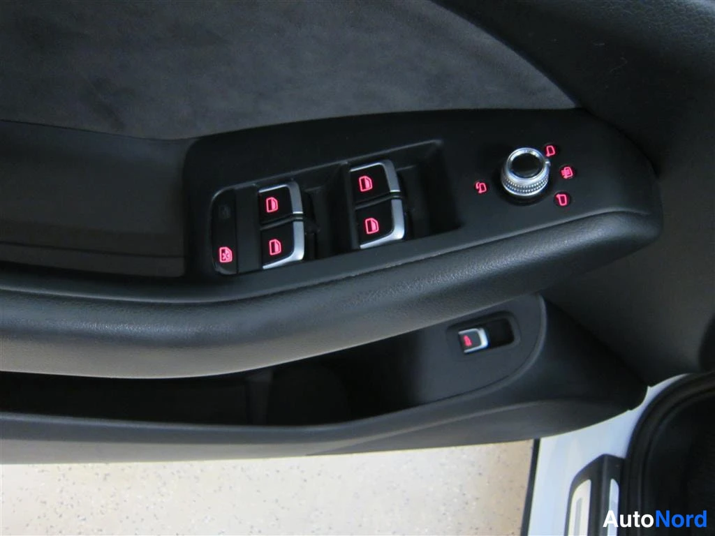 White Audi Q5 2015, detail, photo 19