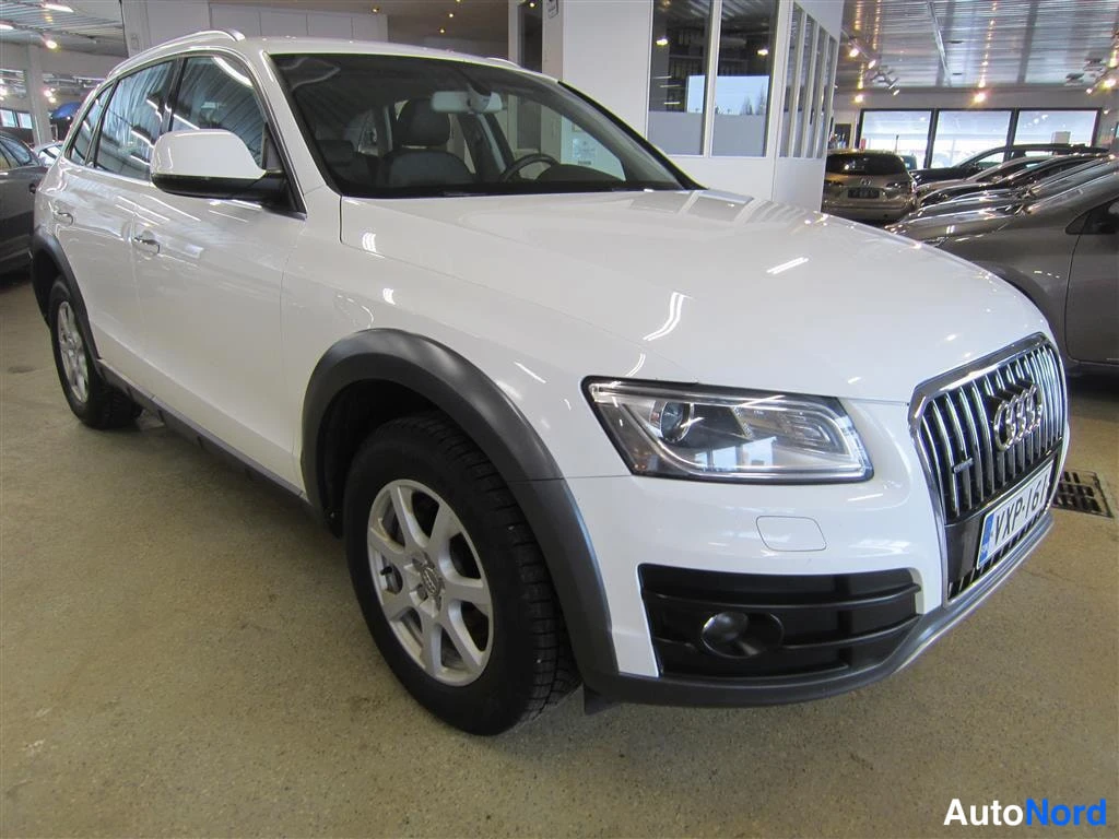White Audi Q5 2015, front three-quarter, nose to the right, photo 2