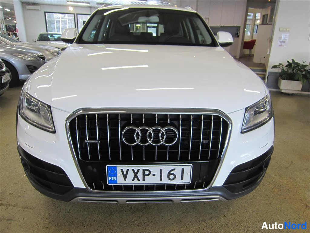 White Audi Q5 2015, front, photo 3
