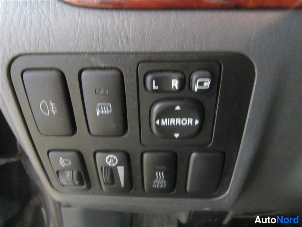 Harmaa Toyota Land Cruiser 2006, yksityiskohta, kuva 21