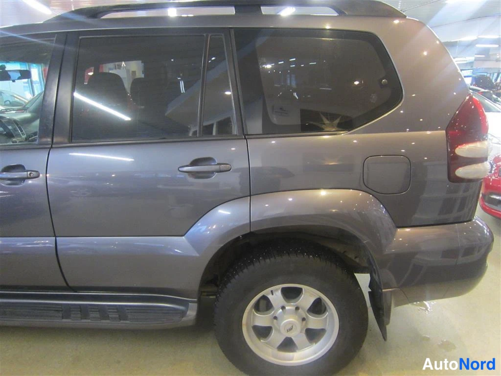 Harmaa Toyota Land Cruiser 2006, takaviisto, kuva 7