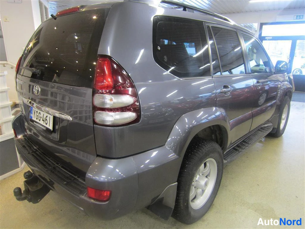 Harmaa Toyota Land Cruiser 2006, takaviisto, kuva 8
