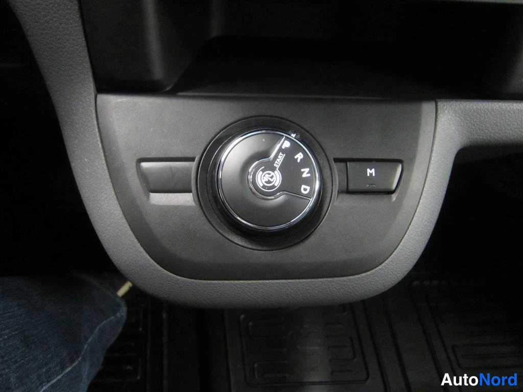 Musta Toyota Proace 2024, yksityiskohta, kuva 20