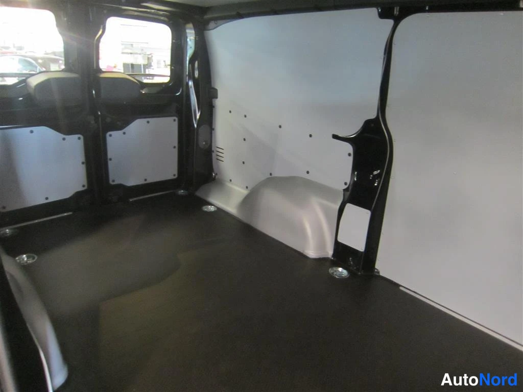 Musta Toyota Proace 2024, tavaratila, kuva 16