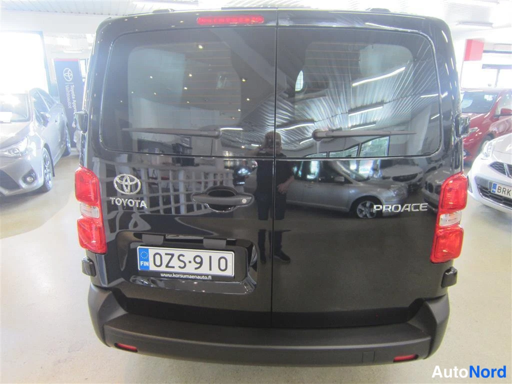 Musta Toyota Proace 2024, takaa, kuva 8