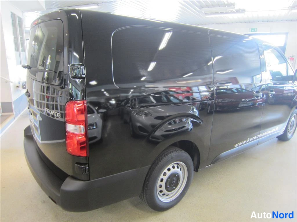Musta Toyota Proace 2024, takaviisto, kuva 6