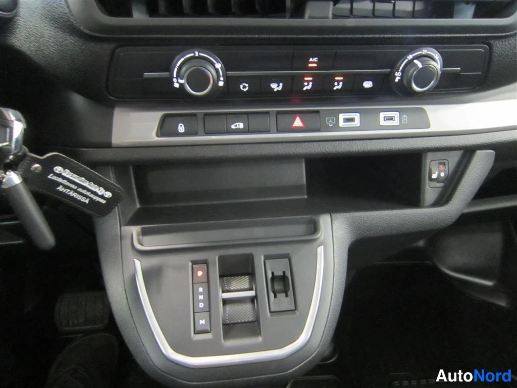 Harmaa Toyota Proace 2024, yksityiskohta, kuva 20