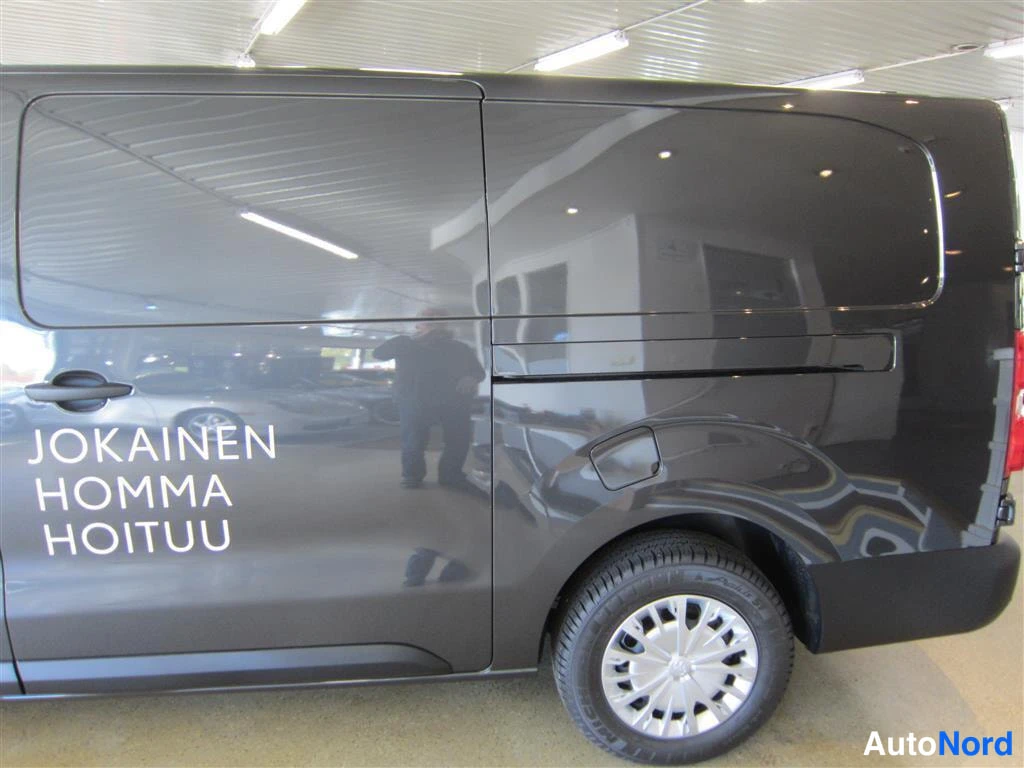 Harmaa Toyota Proace 2024, sivulta, kuva 6