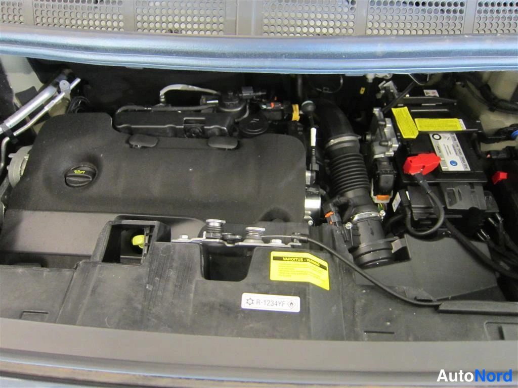 Harmaa Toyota Proace 2024, moottoritila, kuva 18