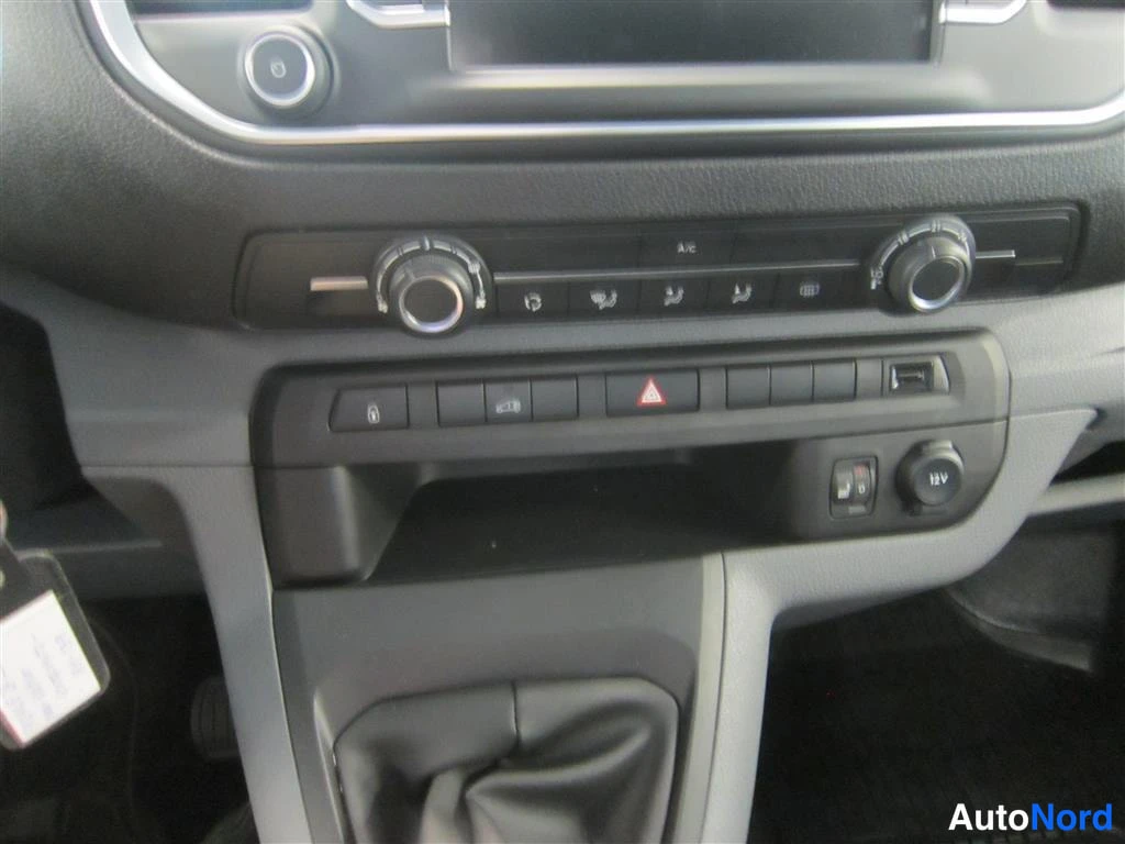 Harmaa Toyota Proace 2023, yksityiskohta, kuva 16
