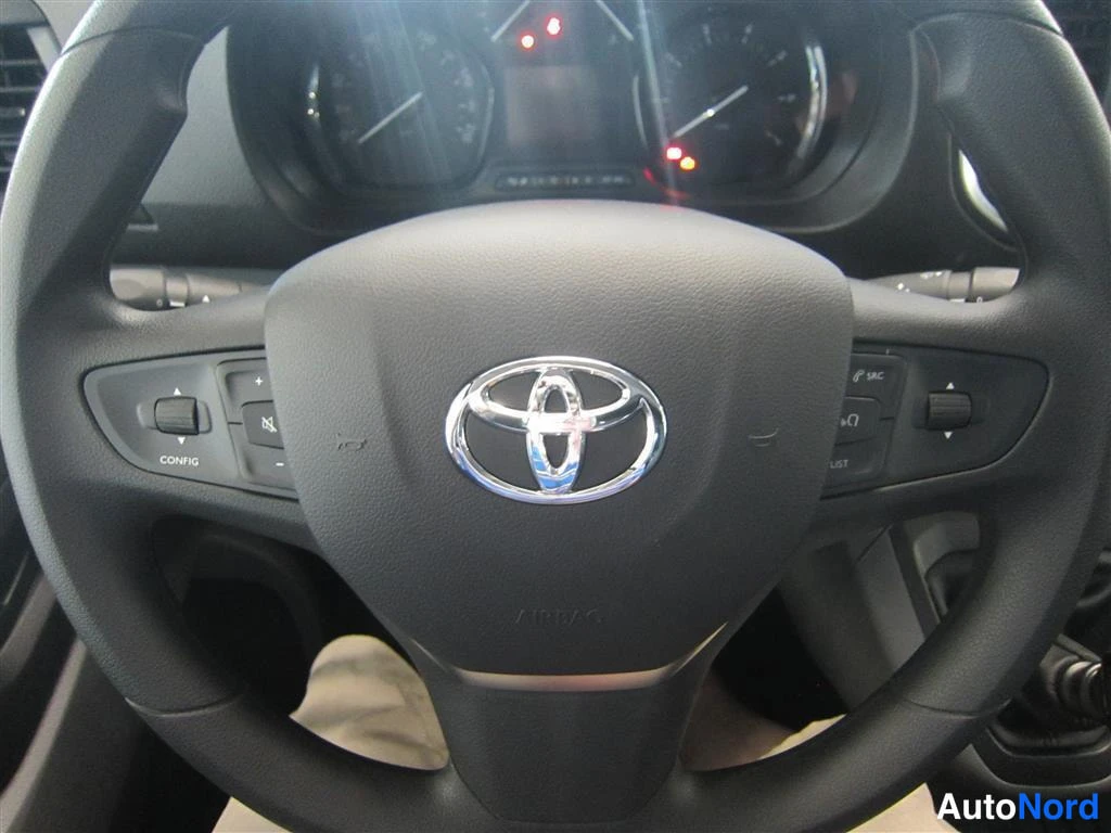 Harmaa Toyota Proace 2023, yksityiskohta, kuva 17
