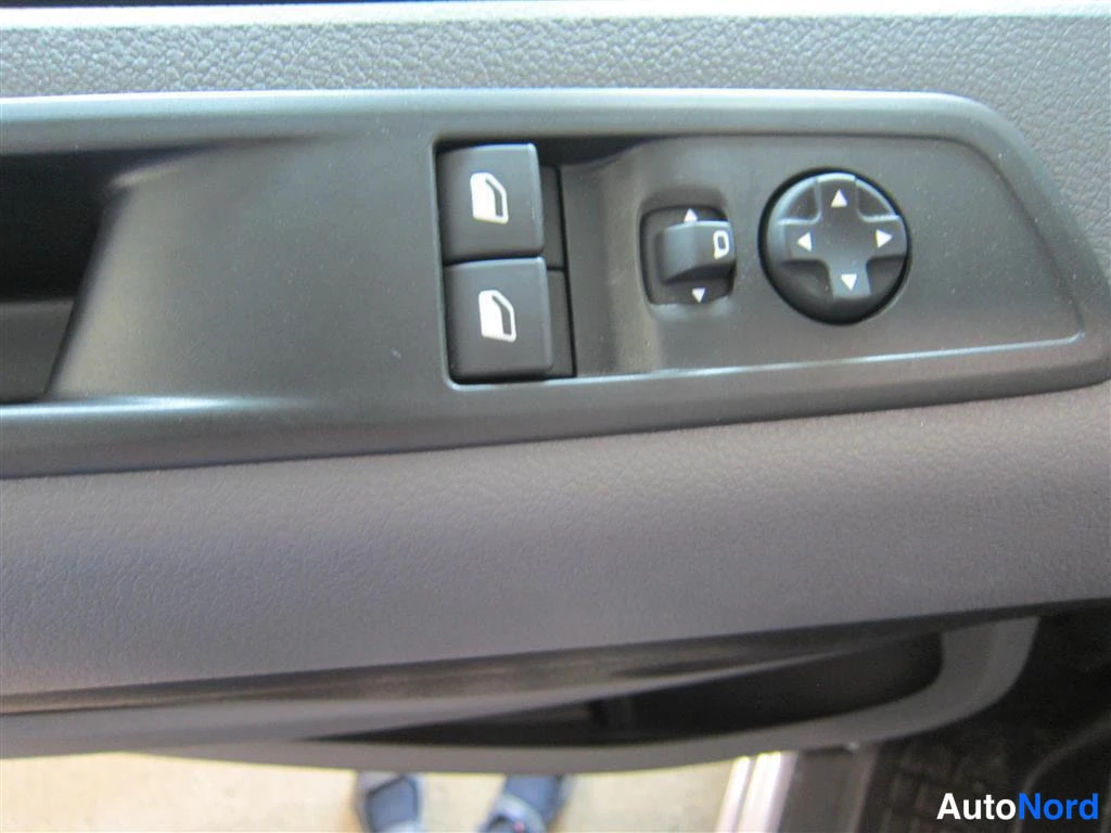 Harmaa Toyota Proace 2023, yksityiskohta, kuva 19