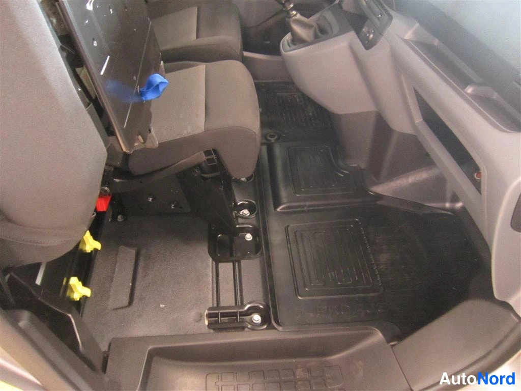 Harmaa Toyota Proace 2023, kuva 22