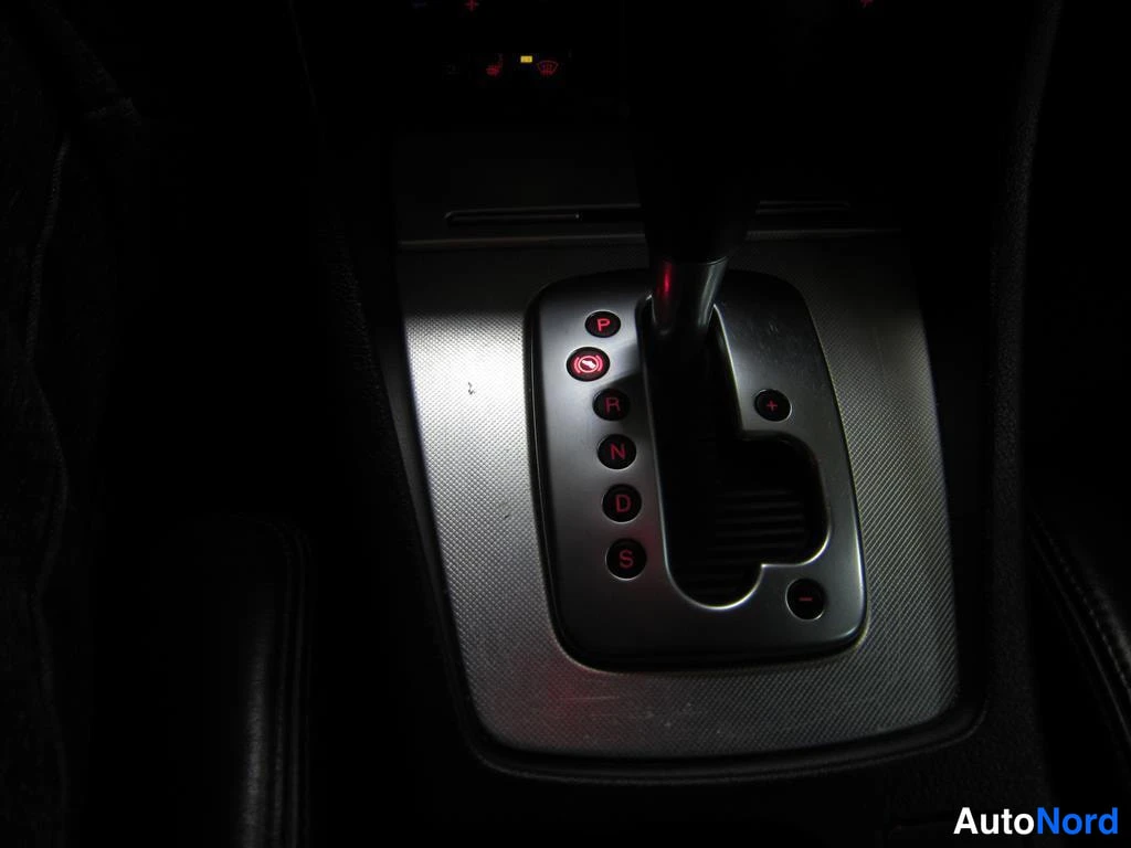 Musta Audi A4 2005, yksityiskohta, kuva 19