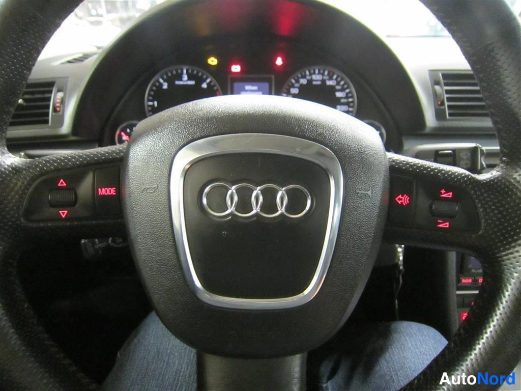 Musta Audi A4 2005, yksityiskohta, kuva 18