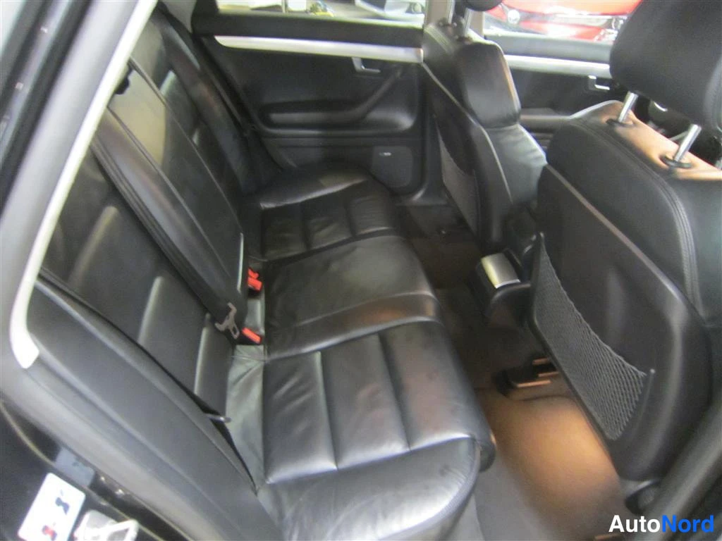 Musta Audi A4 2005, takaistuimet, kuva 12