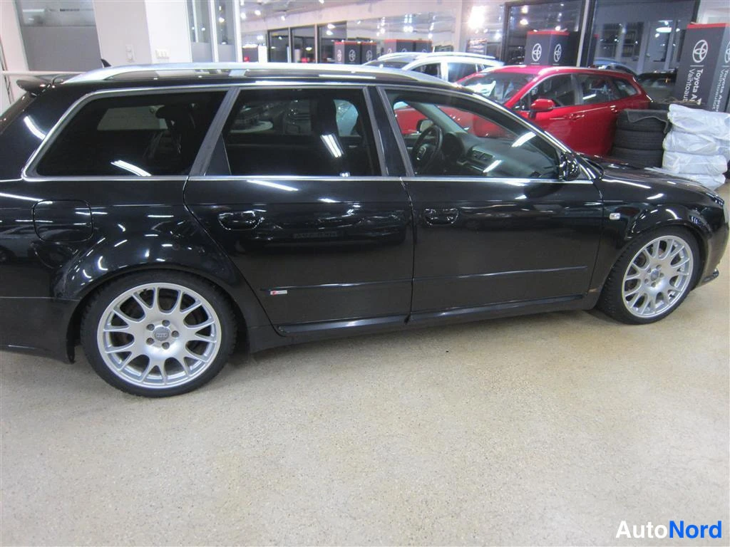 Musta Audi A4 2005, sivulta, kuva 5