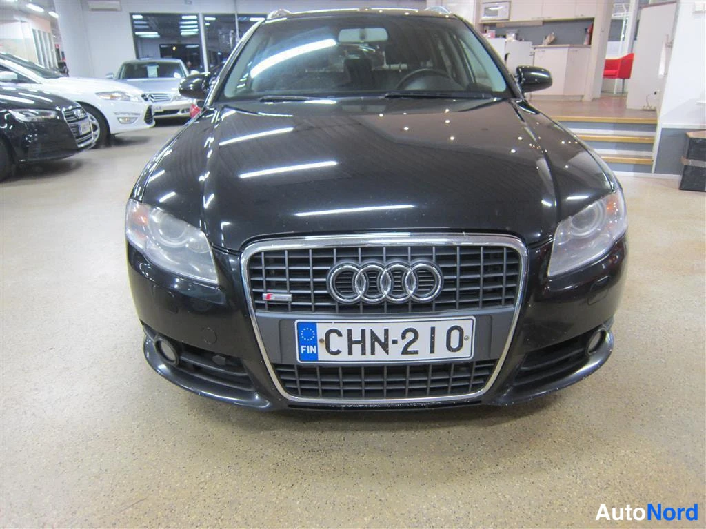 Musta Audi A4 2005, edestä, kuva 3