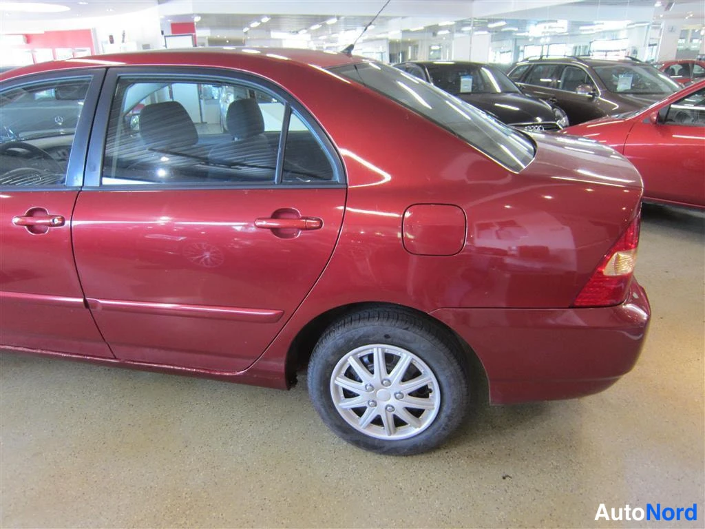 Punainen Toyota Corolla 2002, takaviisto, kuva 7