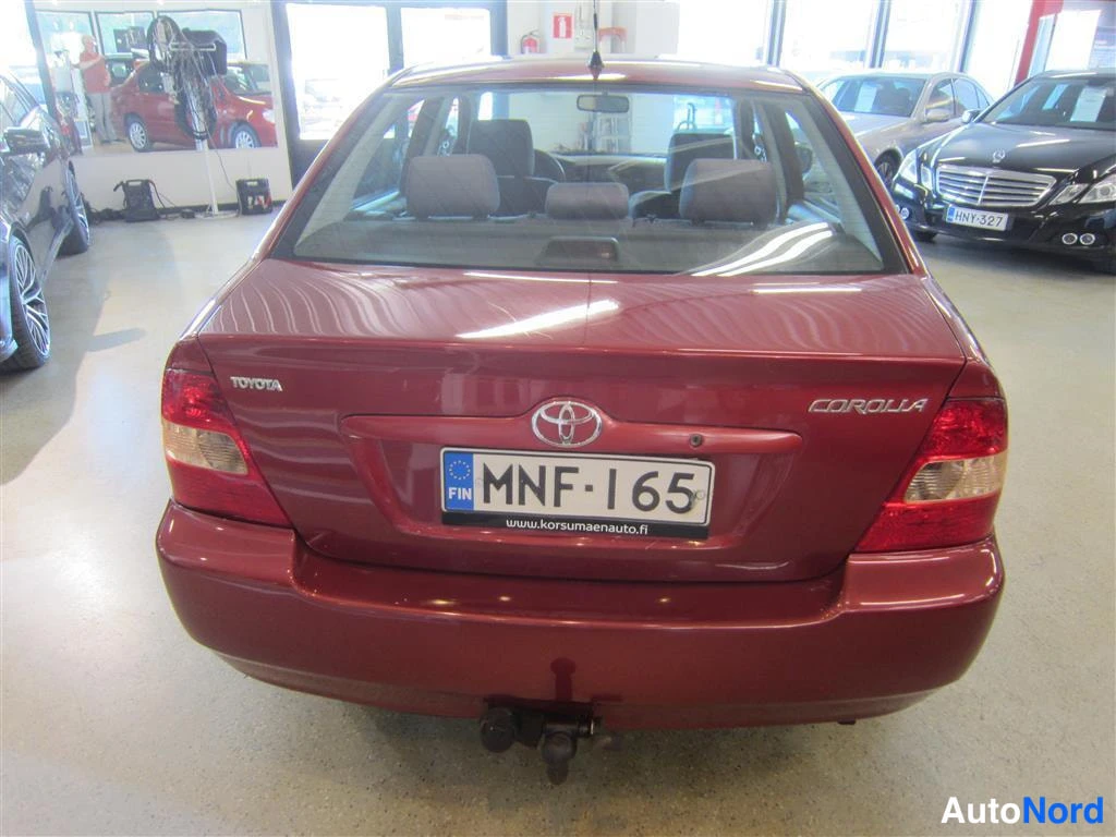 Punainen Toyota Corolla 2002, takaa, kuva 8