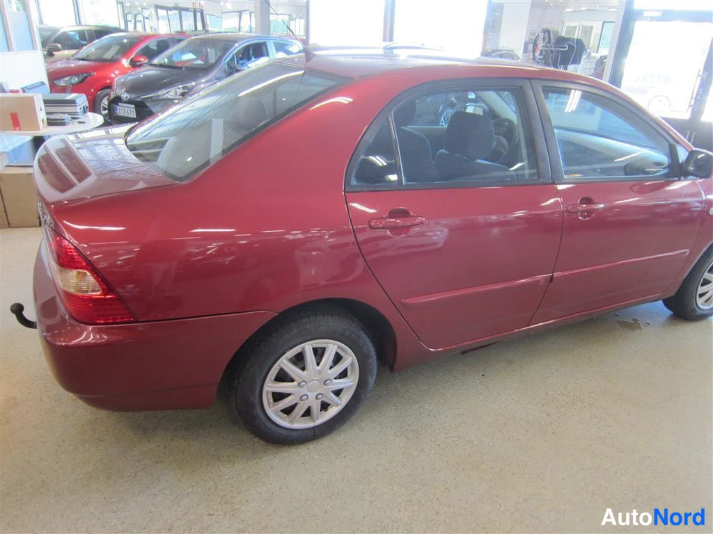 Punainen Toyota Corolla 2002, takaviisto, kuva 6