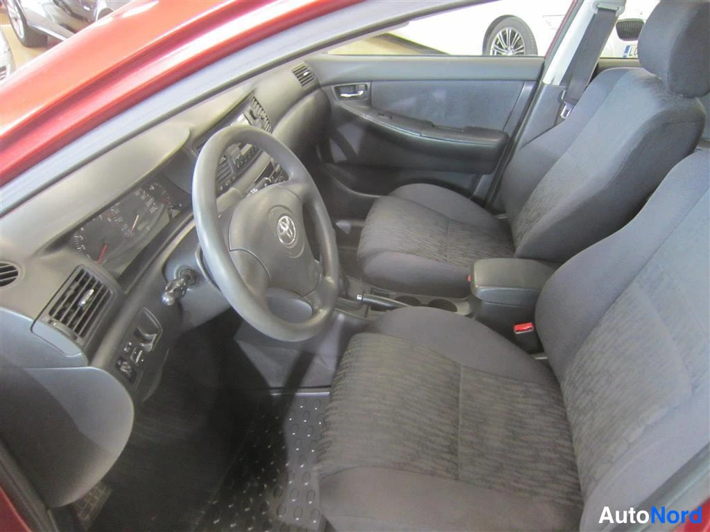 Punainen Toyota Corolla 2002, kuva 18