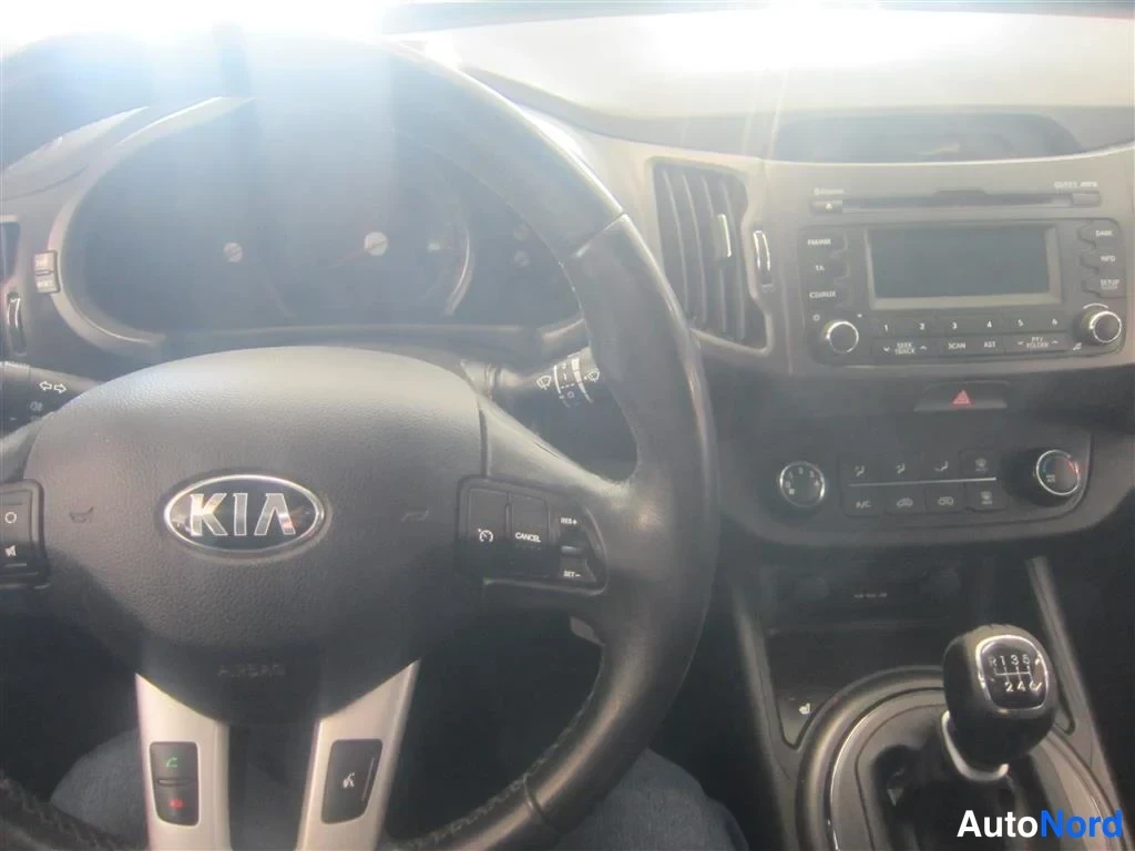 Valkoinen Kia Sportage 2013, yksityiskohta, kuva 15