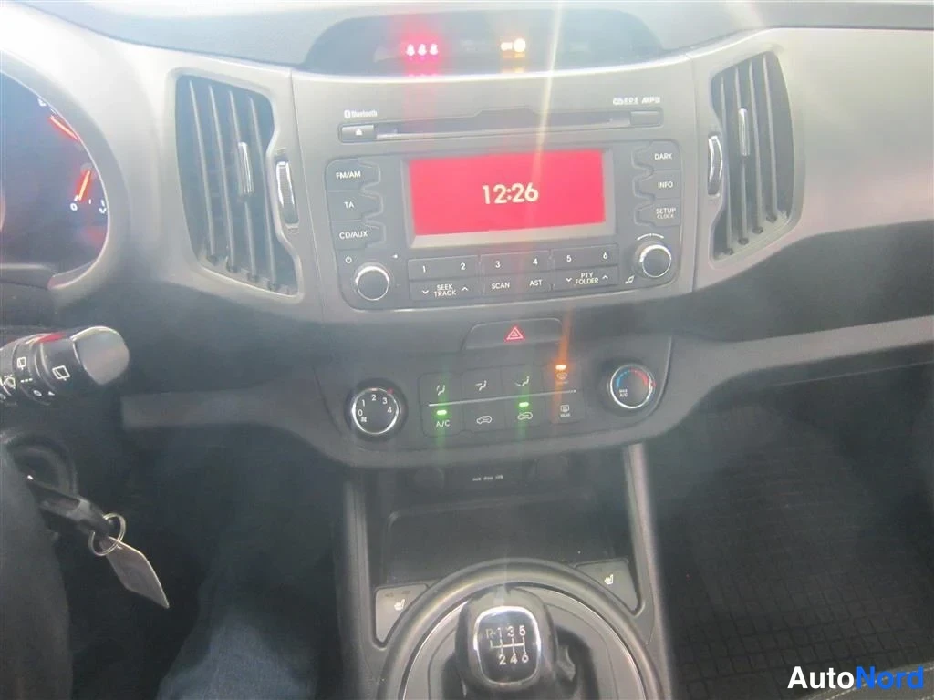 Valkoinen Kia Sportage 2013, yksityiskohta, kuva 17