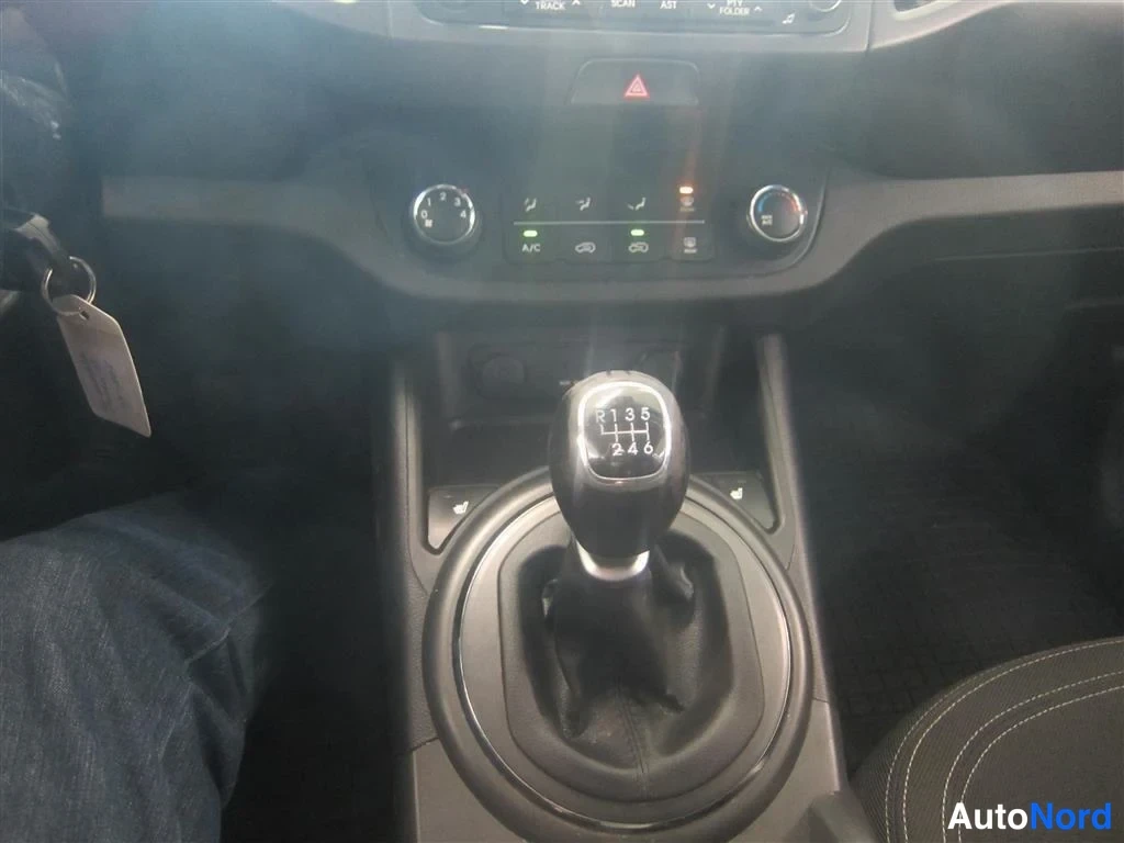 Valkoinen Kia Sportage 2013, yksityiskohta, kuva 18