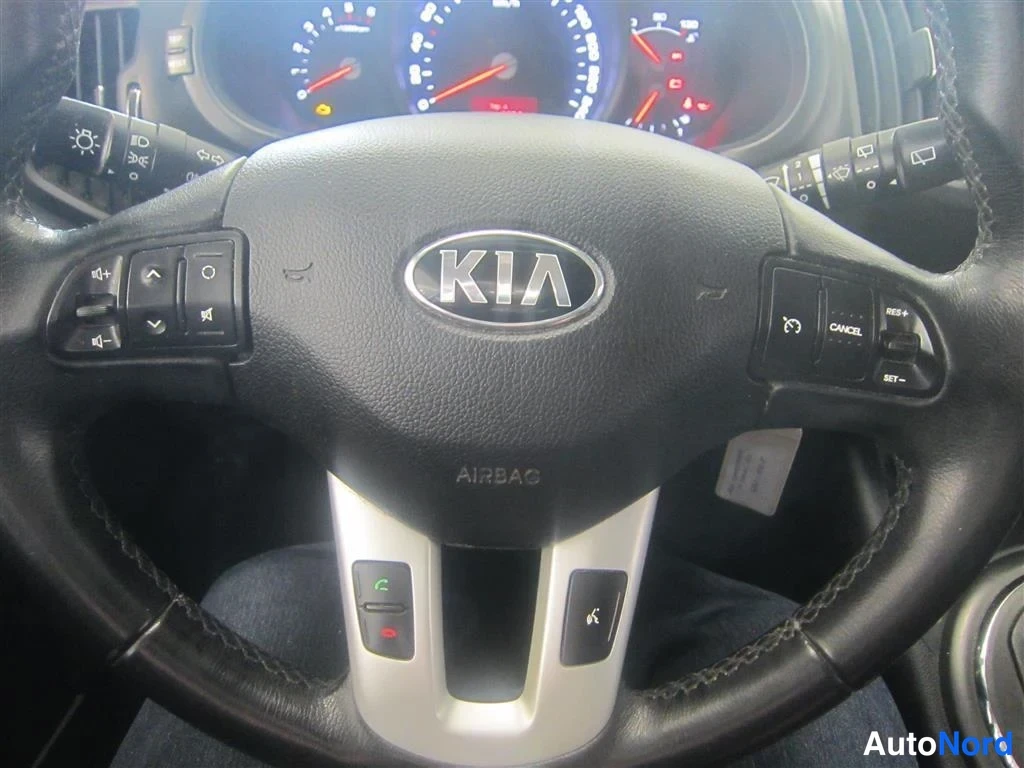 Valkoinen Kia Sportage 2013, yksityiskohta, kuva 19
