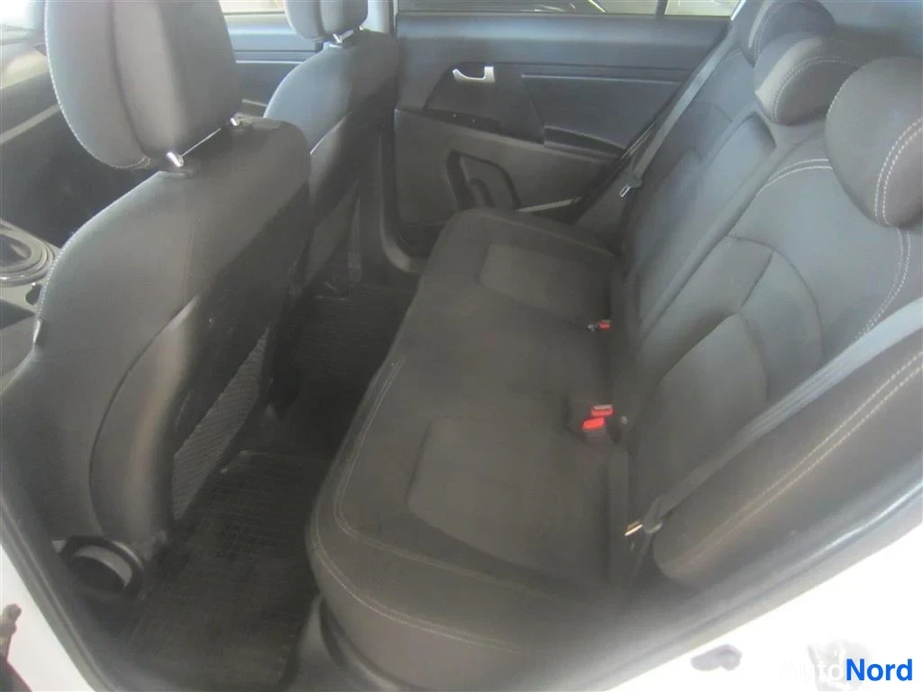 Valkoinen Kia Sportage 2013, takaistuimet, kuva 11