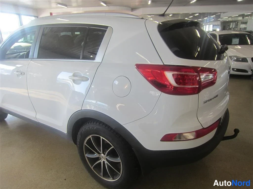 Valkoinen Kia Sportage 2013, takaviisto, kuva 6