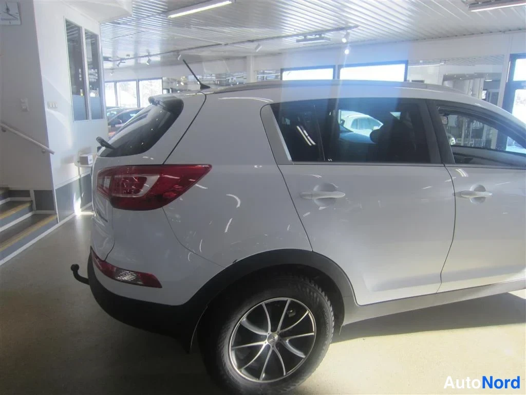 Valkoinen Kia Sportage 2013, takaviisto, kuva 7