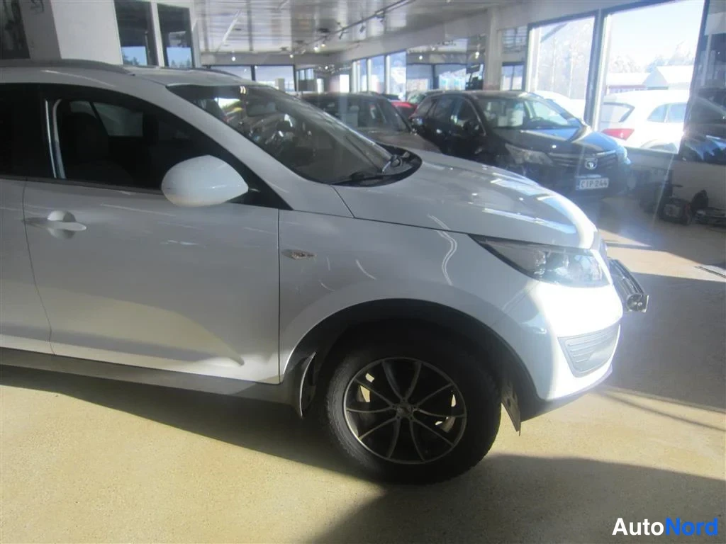 Valkoinen Kia Sportage 2013, etuviisto, keula oikealle, kuva 3