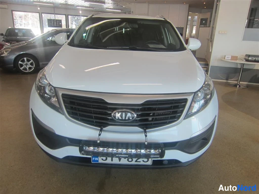 Valkoinen Kia Sportage 2013, edestä, kuva 4