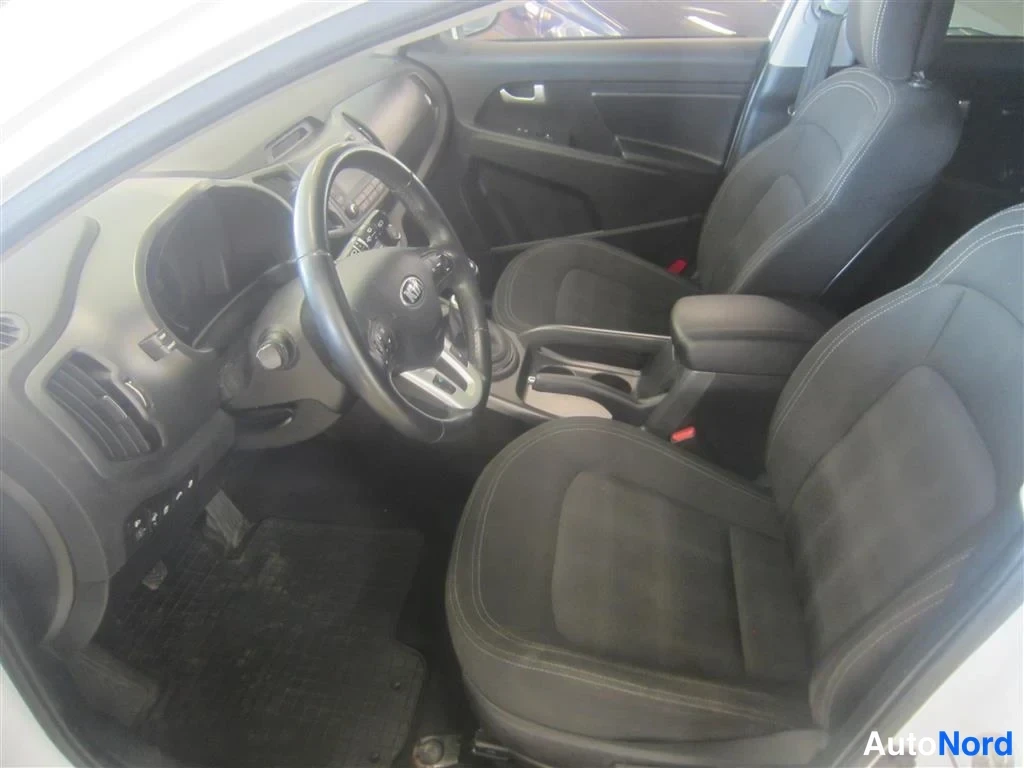 Valkoinen Kia Sportage 2013, ohjaamo, kuva 9
