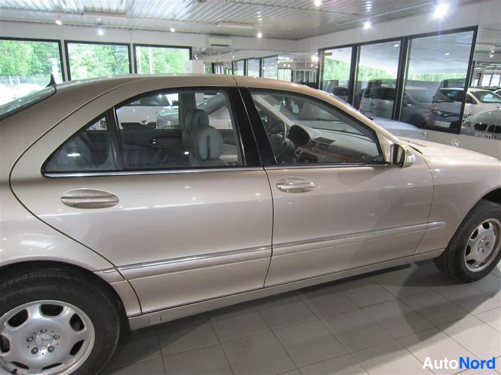 Harmaa Mercedes-benz S 2003, sivulta, kuva 4