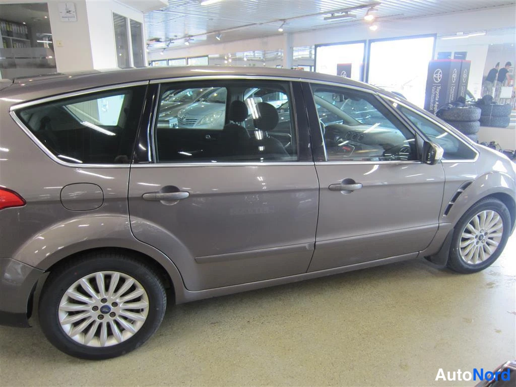 Beige Ford S-MAX 2012, sivulta, kuva 4