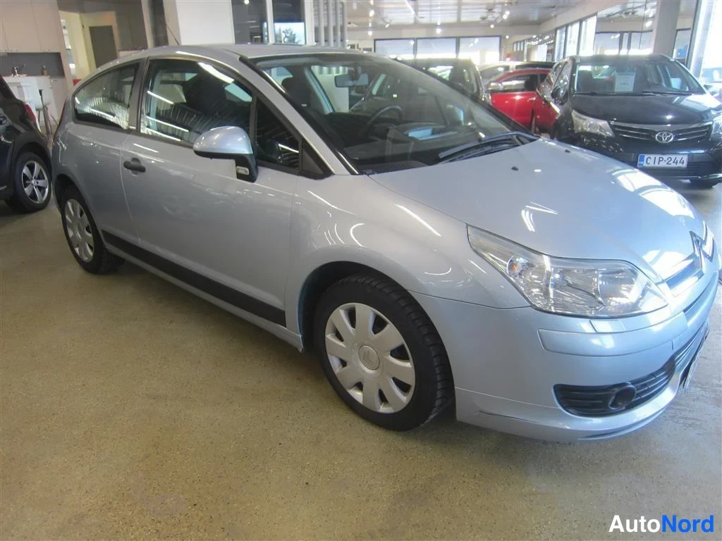 Harmaa Citroen C4 2007, etuviisto, keula oikealle, kuva 2