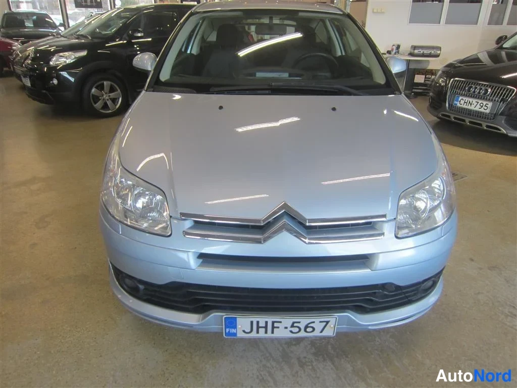 Harmaa Citroen C4 2007, edestä, kuva 3