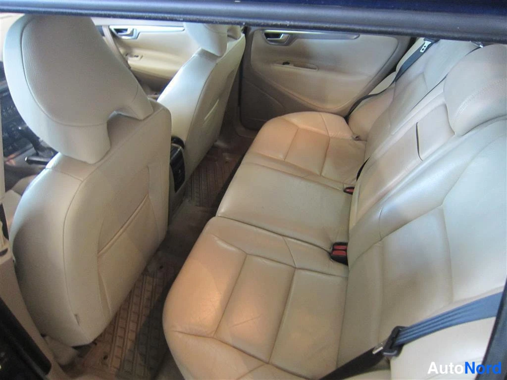 Sininen Volvo V70 2006, takaistuimet, kuva 10